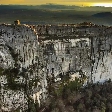 Le De La Sainte Baume *